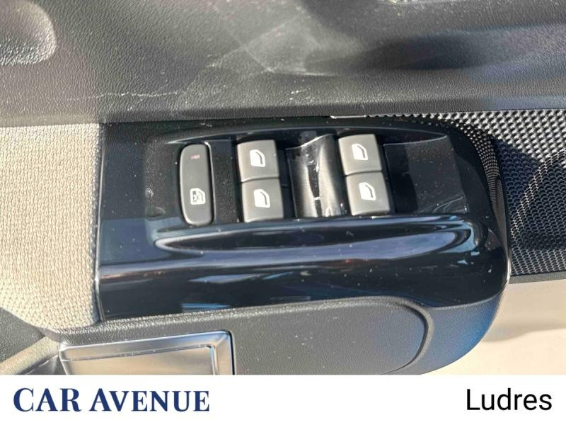 Used CITROEN C3 PureTech 82ch Shine 2017 Cobalt Blue - Blanc Opale € 8990 in Nancy