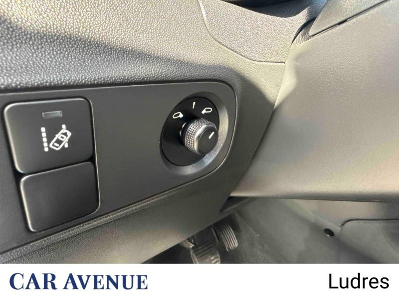 Used CITROEN C3 PureTech 82ch Shine 2017 Cobalt Blue - Blanc Opale € 8990 in Nancy