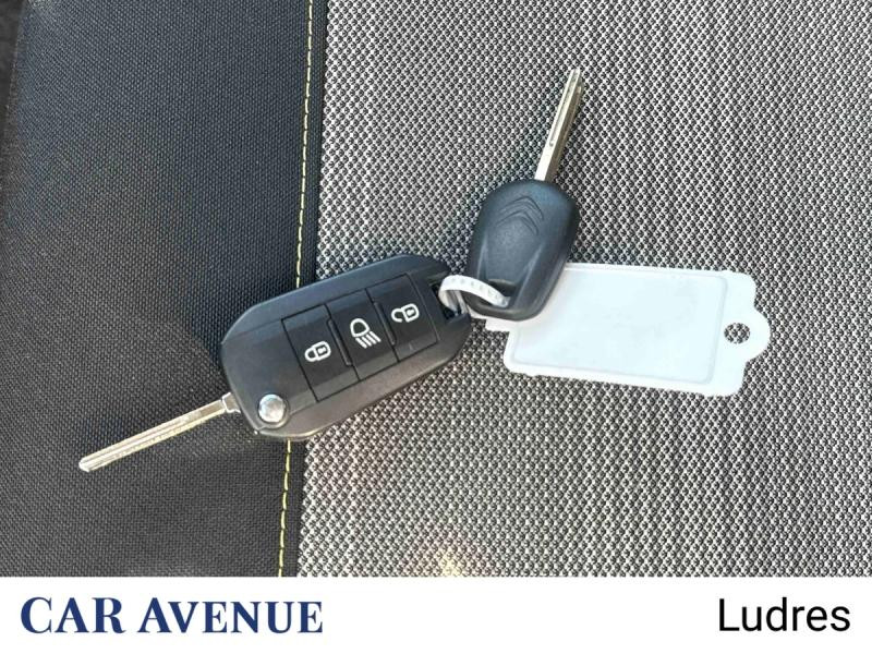 Used CITROEN C3 PureTech 82ch Shine 2017 Cobalt Blue - Blanc Opale € 8990 in Nancy