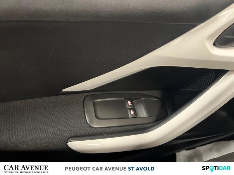 Occasion PEUGEOT 208 1.2 PureTech 68ch E6.c Like 5p 2018 Rouge 6990 € à Longeville-lès-Saint-Avold