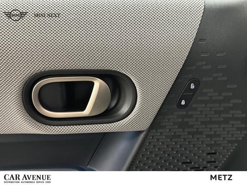 Occasion MINI Cooper 3 Portes C 156ch Favoured DKG7 2024 Midnight Black II 30999 € à Metz