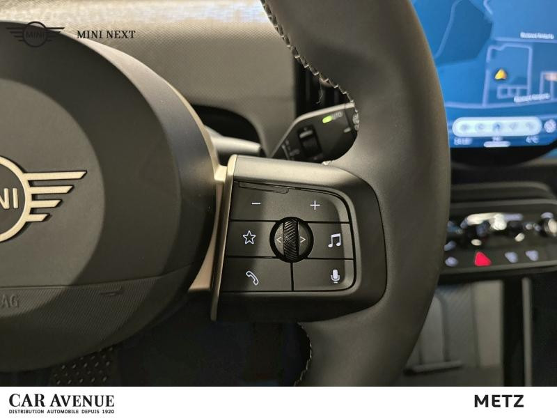 Occasion MINI Cooper 3 Portes C 156ch Favoured DKG7 2024 Midnight Black II 30999 € à Metz