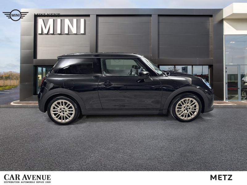 Occasion MINI Cooper 3 Portes C 156ch Favoured DKG7 2024 Midnight Black II 30999 € à Metz
