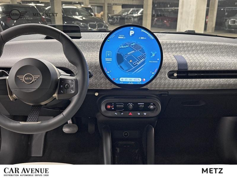 Occasion MINI Cooper 3 Portes E 184ch Favoured 2025 British Racing Green 38899 € à Metz