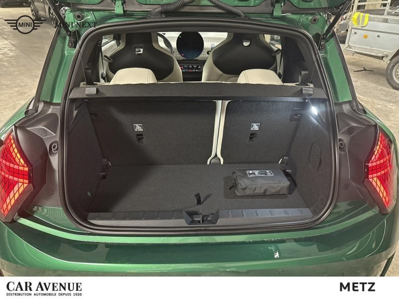 Occasion MINI Cooper 3 Portes E 184ch Favoured 2025 British Racing Green 38899 € à Metz