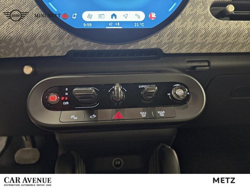 Occasion MINI Cooper 3 Portes E 184ch Favoured 2025 British Racing Green 38899 € à Metz