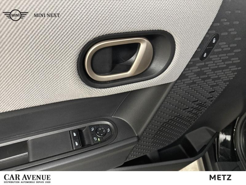 Occasion MINI Cooper 3 Portes C 156ch Favoured DKG7 2024 Midnight Black II 31999 € à Metz