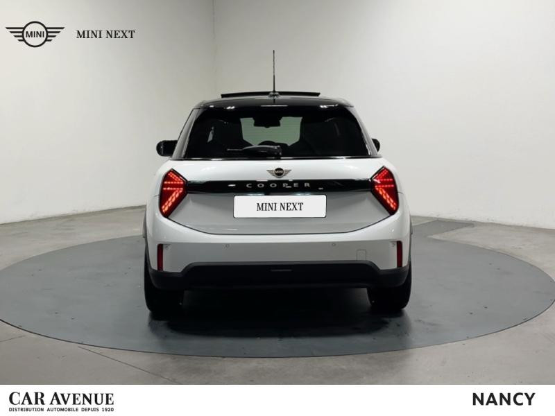 Used MINI Cooper 5 Portes C 156ch Favoured DKG7 2025 Nanuq White € 33999 in Nancy