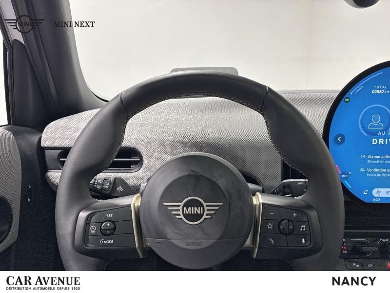 Used MINI Cooper 5 Portes C 156ch Favoured DKG7 2025 Nanuq White € 33999 in Nancy