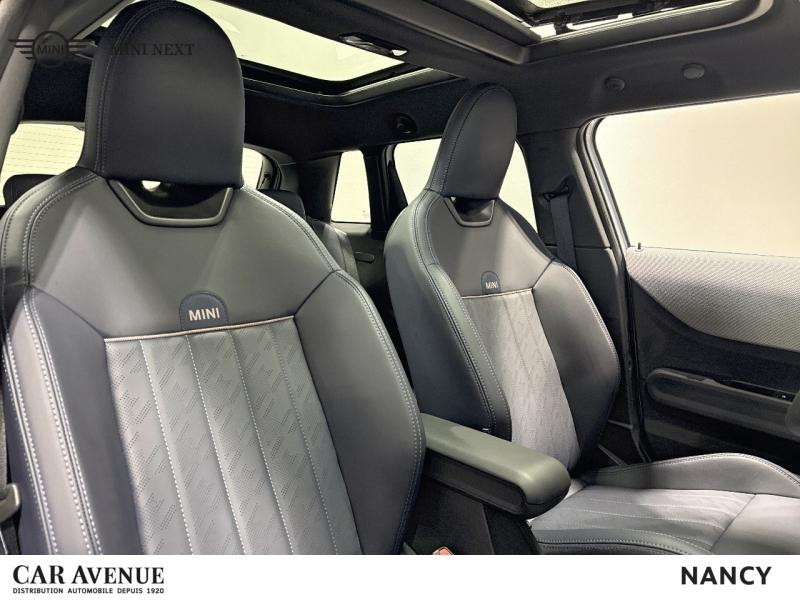 Used MINI Cooper 5 Portes C 156ch Favoured DKG7 2025 Nanuq White € 33999 in Nancy