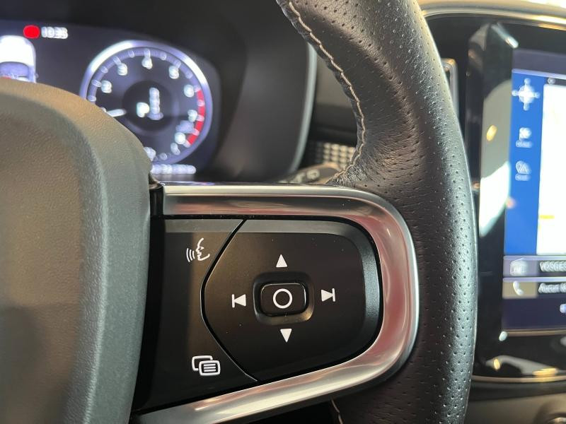 Occasion VOLVO XC40 T3 163ch R-Design Geartronic 8 2020 Gris 24990 € à Épinal