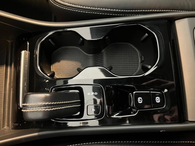 Occasion VOLVO XC40 T3 163ch R-Design Geartronic 8 2020 Gris 24990 € à Épinal