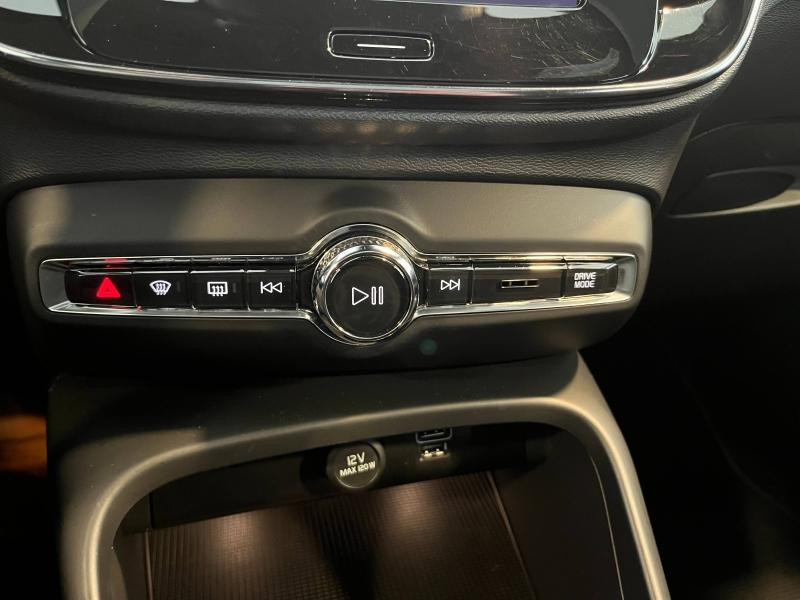 Occasion VOLVO XC40 T3 163ch R-Design Geartronic 8 2020 Gris 24990 € à Épinal