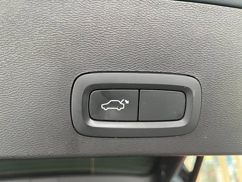 Occasion VOLVO XC40 T3 163ch R-Design Geartronic 8 2020 Gris 24990 € à Épinal