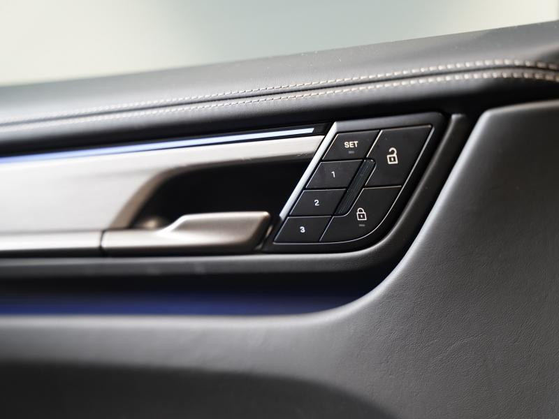 Used PORSCHE Macan 639ch Turbo 2024  € 121900 in Lesménils