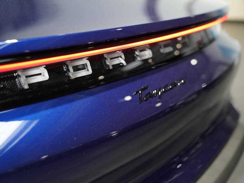 Occasion PORSCHE Taycan 476ch avec batterie performance plus MY24 2023 Bleu Gentiane métallisé 89900 € à Lesménils