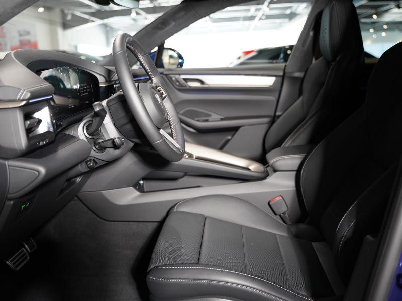 Used PORSCHE Macan 639ch Turbo 2024  € 121900 in Lesménils