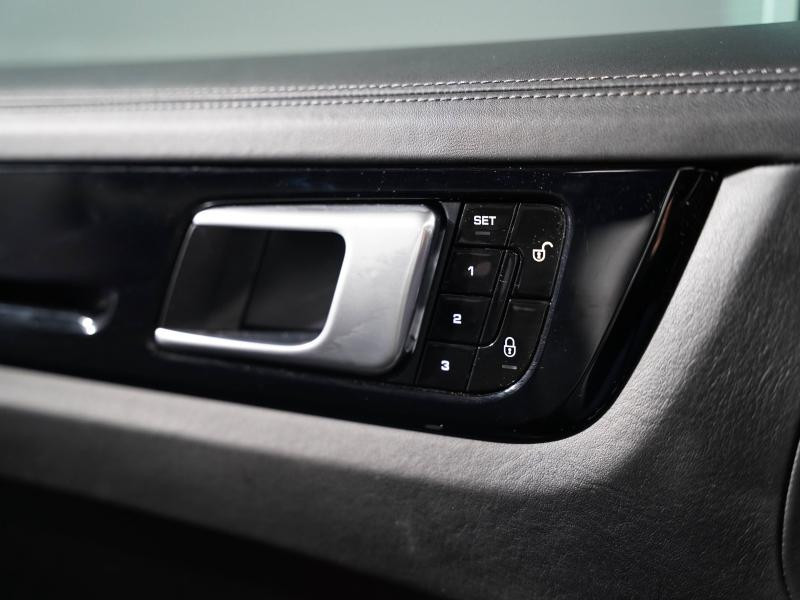 Used PORSCHE Cayenne 3.0 462ch E-Hybrid 2018 Blanc € 64900 in Lesménils