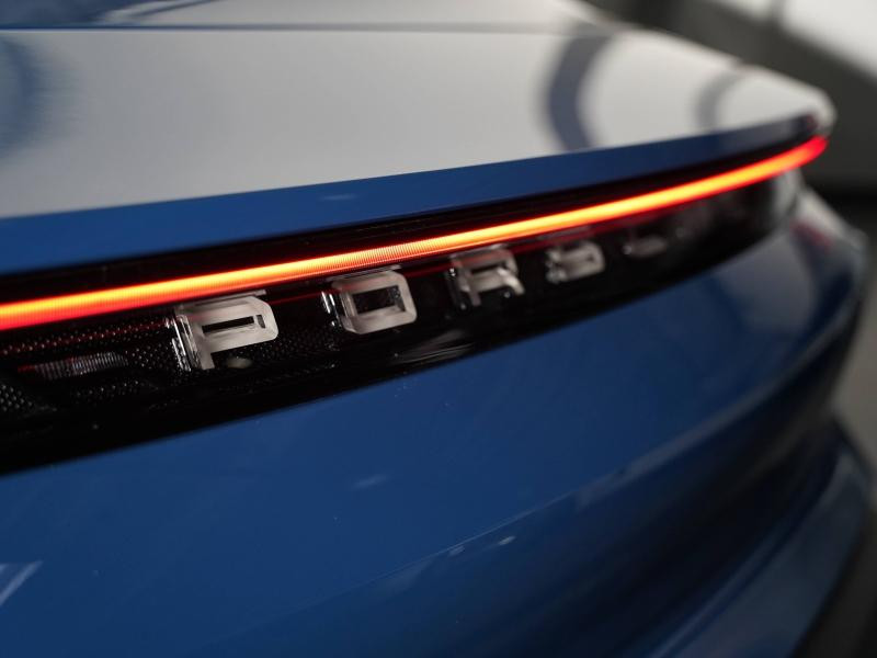 Occasion PORSCHE Taycan 476ch avec batterie performance plus MY23 2024 Bleu Neptune métallisé 86900 € à Lesménils