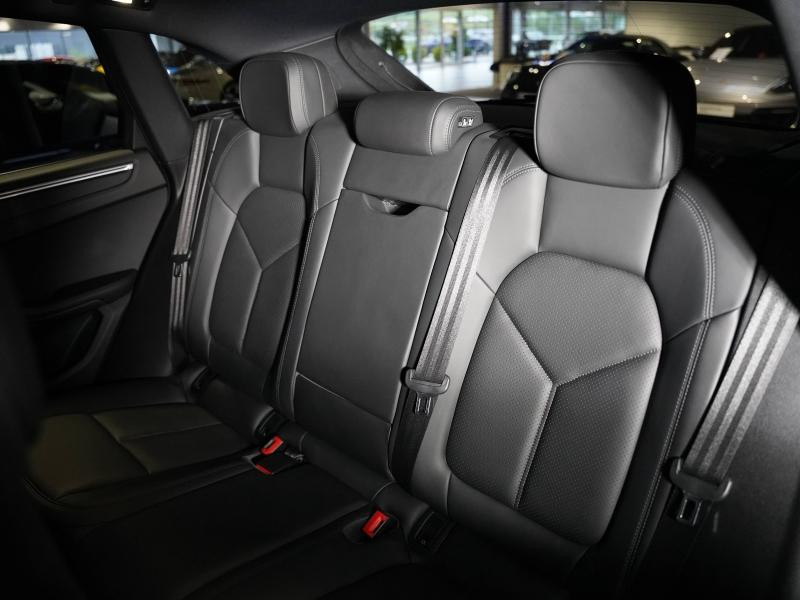 Used PORSCHE Macan 2.0 245ch PDK 2018 Blanc € 65900 in Lesménils