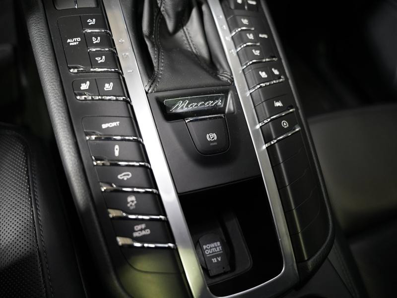 Used PORSCHE Macan 2.0 245ch PDK 2018 Blanc € 65900 in Lesménils