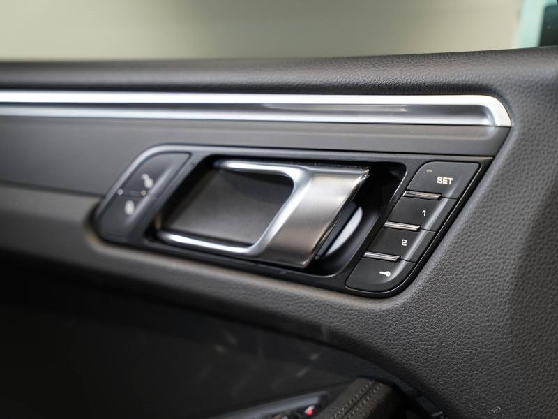 Used PORSCHE Macan 2.0 245ch PDK 2018 Blanc € 65900 in Lesménils