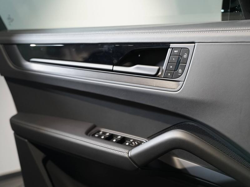 Used PORSCHE Cayenne Coupé 3.0 V6 519ch S E-Hybrid Black Edition 2025 Craie Spéciale € 155900 in Lesménils