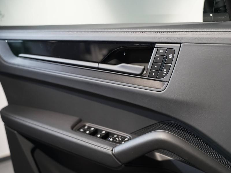 Used PORSCHE Cayenne Coupé 3.0 V6 470ch E-Hybrid Black Edition 2025 Gris Quartzite Métallisée € 138900 in Lesménils