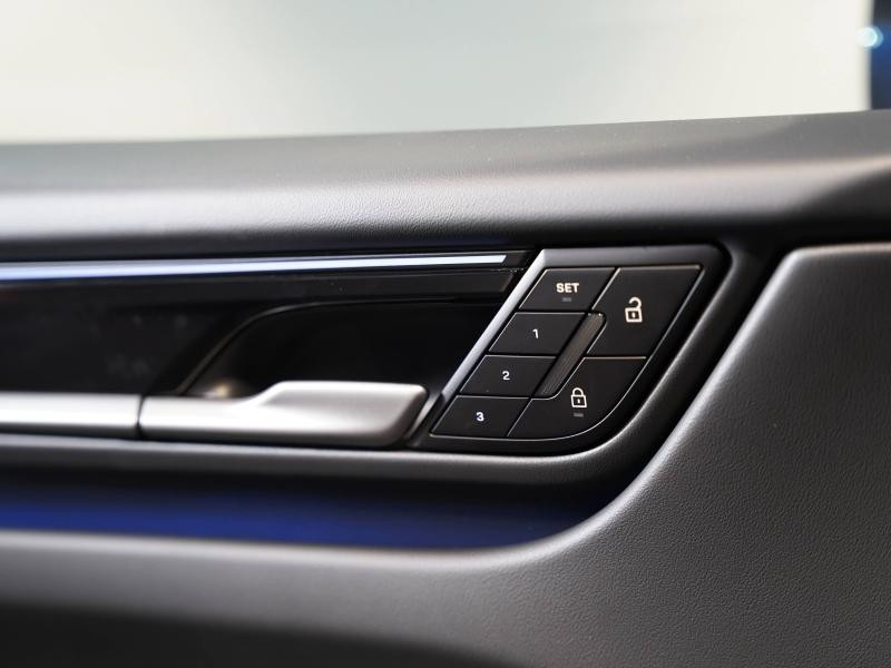 Used PORSCHE Macan 360ch MY25 2025 Bleu Gentiane métallisé € 88900 in Lesménils