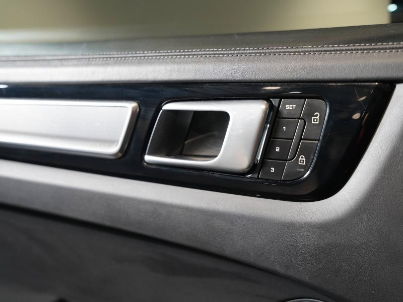 Used PORSCHE Cayenne 3.0 V6 462ch E-Hybrid Platinum Edition 2022 Noir € 72900 in Lesménils