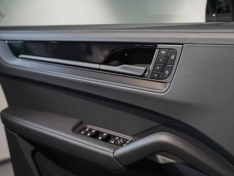 Used PORSCHE Cayenne Coupé 3.0 V6 470ch E-Hybrid Black Edition 2025 Gris Quartzite Métallisée € 138900 in Lesménils