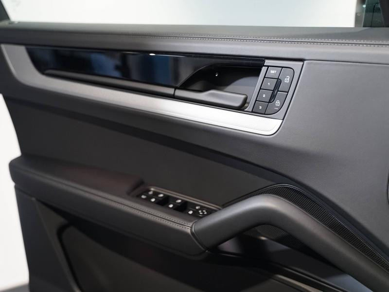 Occasion PORSCHE Cayenne Coupé 3.0 V6 470ch E-Hybrid 2025 Gris Quartzite Métallisée 127900 € à Lesménils