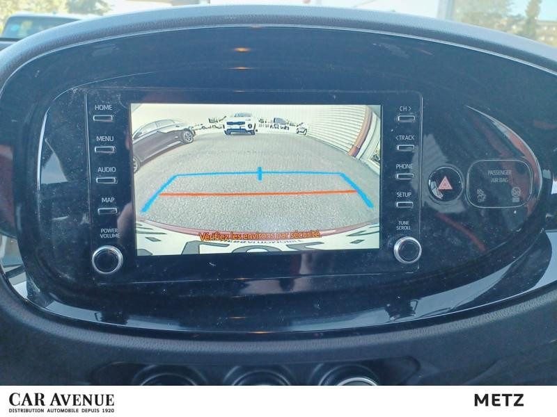 Used TOYOTA Aygo X 1.0 VVT-i 72ch Design  Garantie 12 mois 2022 Bi-Ton Rouge Piment premium/Toit noir € 14290 in Metz