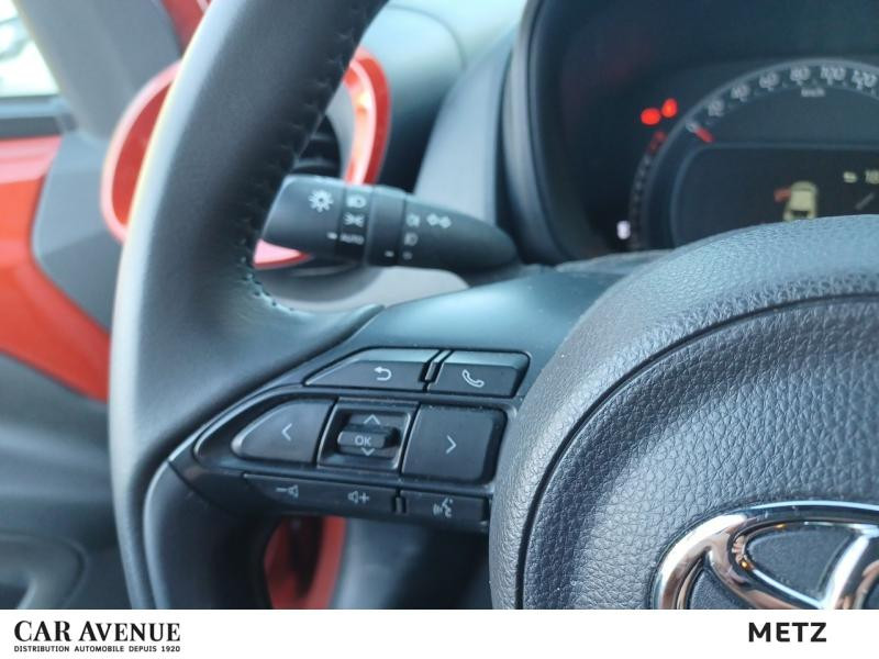 Used TOYOTA Aygo X 1.0 VVT-i 72ch Design  Garantie 12 mois 2022 Bi-Ton Rouge Piment premium/Toit noir € 14290 in Metz