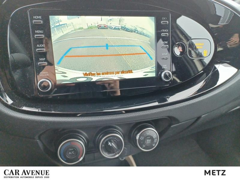 Occasion TOYOTA Aygo X 1.0 VVT-i 72ch Design 2022 Bi-Ton Beige Gingembre métal/Toit noir 13990 € à Metz