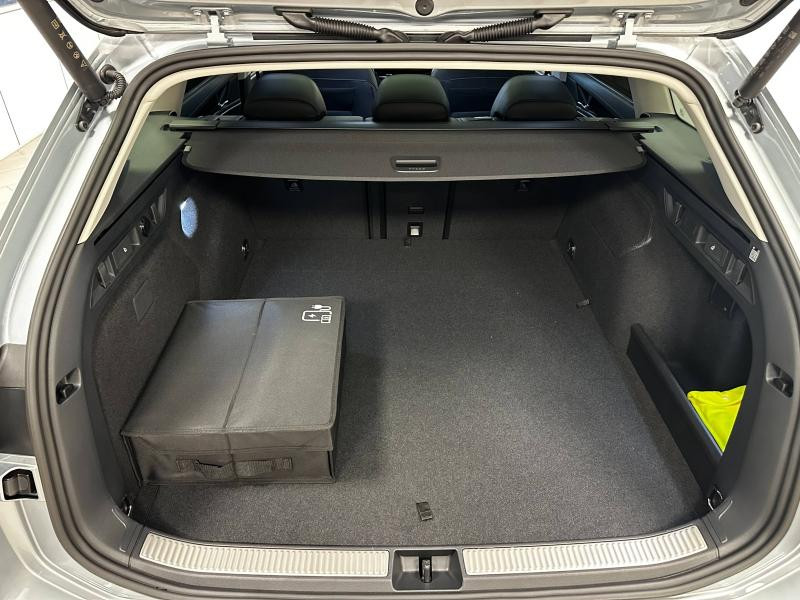 Used VOLKSWAGEN Passat SW 1.5 eHybrid 204ch Elegance DSG6 2024 Argent Dolomite métallisée € 53990 in Haguenau