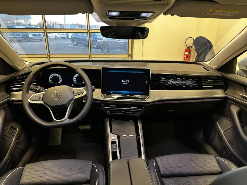 Used VOLKSWAGEN Passat SW 1.5 eHybrid 204ch Elegance DSG6 2024 Argent Dolomite métallisée € 53990 in Haguenau
