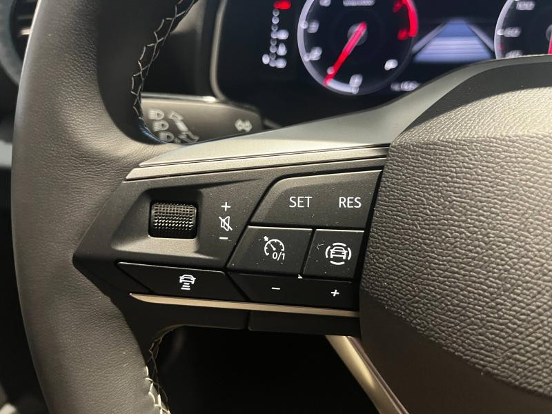 Occasion SEAT Arona 1.0 TSI 115ch Xperience DSG7 2024 Gris Falaise/Toit Noir Minuit 25989 € à Haguenau