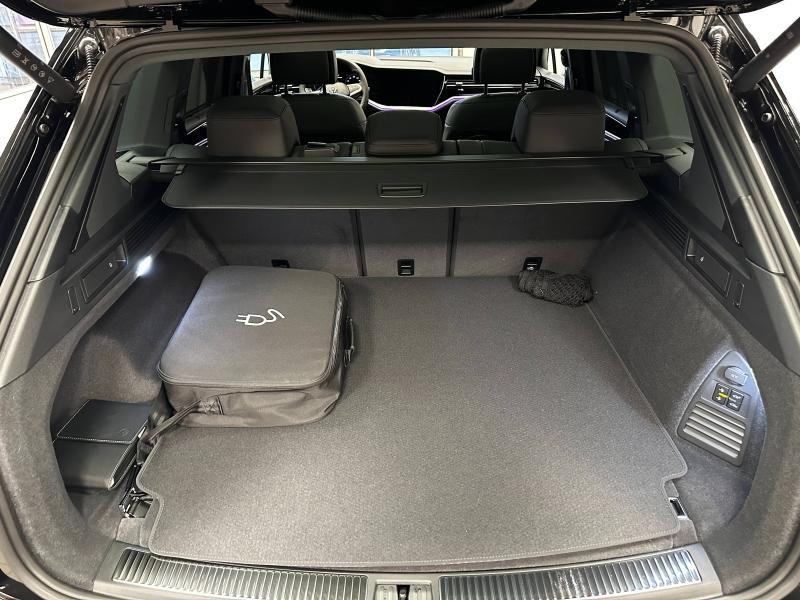Occasion VOLKSWAGEN Touareg 3.0 TSI eHybrid 462ch R 4Motion BVA8 2024 Noir Ebène métallisée 97990 € à Haguenau