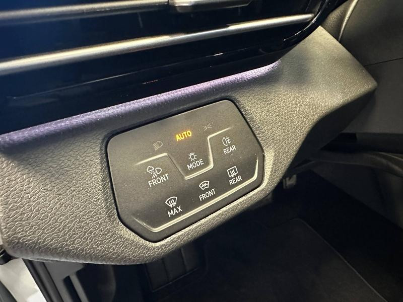 Occasion VOLKSWAGEN ID.4 286ch Pro 77 kWh Life Max 2025 Blanc Glacier Métallisée / Toit Noir 42989 € à Haguenau