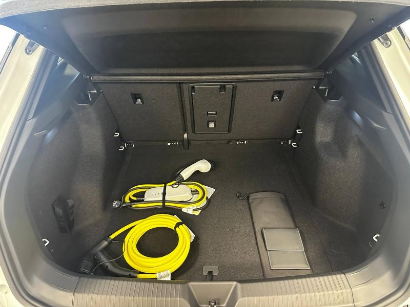 Occasion VOLKSWAGEN ID.4 286ch Pro 77 kWh Life Max 2025 Blanc Glacier Métallisée / Toit Noir 42989 € à Haguenau