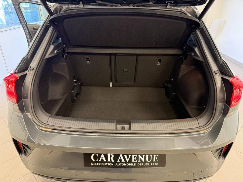 Used VOLKSWAGEN T-Roc 1.5 TSI Evo2 150ch R-Line Edition DSG7 2025 Gris Indium métallisée € 39990 in Haguenau