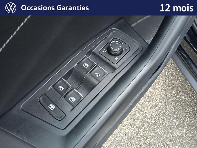 Used VOLKSWAGEN T-Roc 1.5 TSI Evo2 150 ch type R-Line DSG7 / APP CONNECT / SIEGES ET VOLANTS CHAUFFANTS / CAMERA / H 2025 Noir Intense nacrée € 33489 in Haguenau