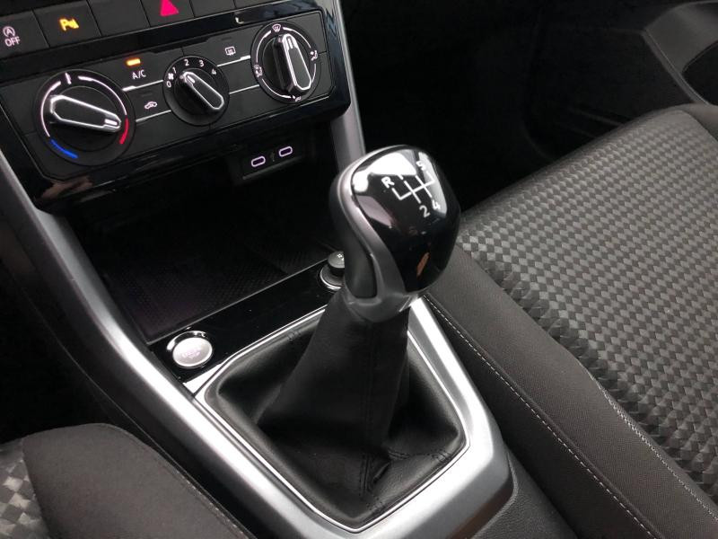 Used VOLKSWAGEN T-Cross 1.0 TSI 95 Active / Digital Cockpit Pro / APP Connect / Caméra / Keyless / Régulateur Adapta 2021 Blanc Pur € 17789 in Haguenau