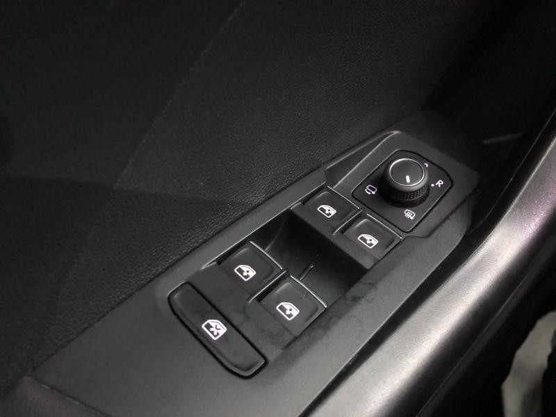 Used VOLKSWAGEN T-Cross 1.0 TSI 95 Active / Digital Cockpit Pro / APP Connect / Caméra / Keyless / Régulateur Adapta 2021 Blanc Pur € 17789 in Haguenau