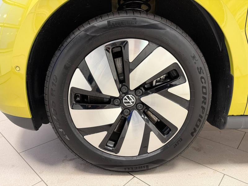 Used VOLKSWAGEN ID. Buzz 286ch Pro 7 places 86 kWh 2025 Blanc Candy / Jaune Lime € 49989 in Haguenau
