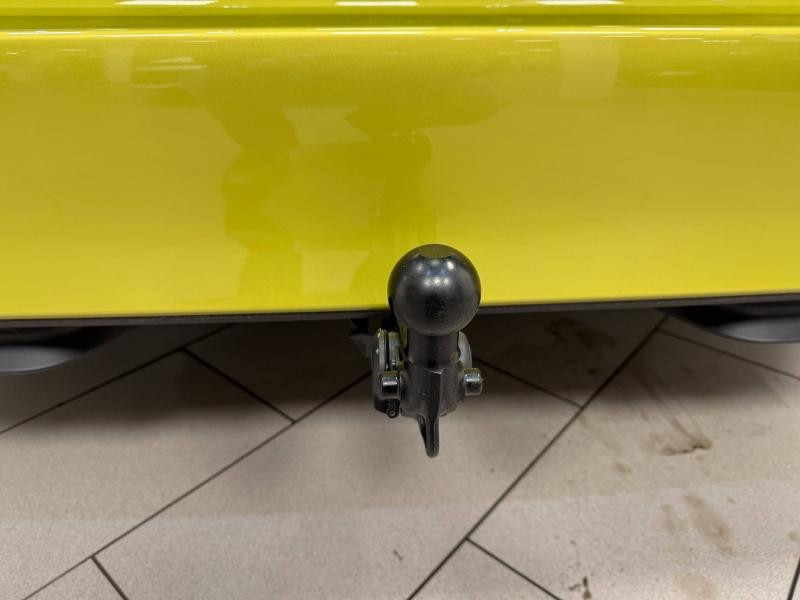 Used VOLKSWAGEN ID. Buzz 286ch Pro 7 places 86 kWh 2025 Blanc Candy / Jaune Lime € 49989 in Haguenau