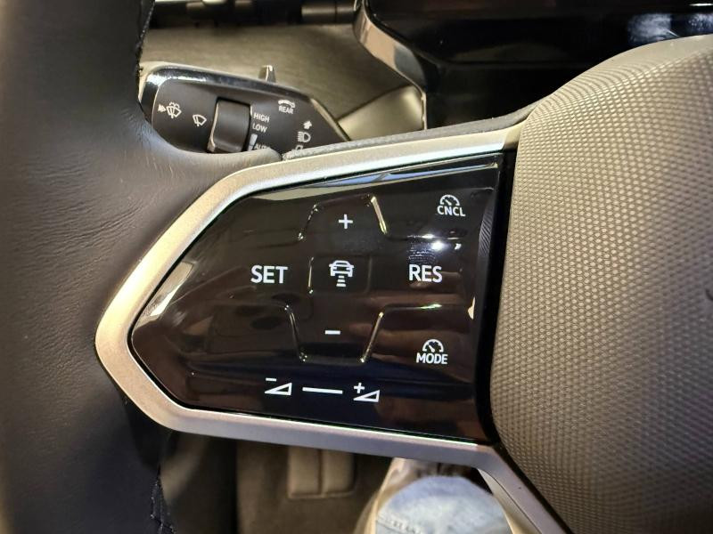 Used VOLKSWAGEN ID. Buzz 286ch Pro 7 places 86 kWh 2025 Blanc Candy / Jaune Lime € 49989 in Haguenau