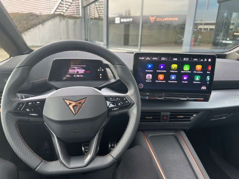 Used CUPRA Born 204ch L 58 kWh V / GPS / CAMERA / FULL LED / ACC / KEYLESS / TETE HAUTE / SIEGES CHAUFFANTS 2023 Bleu Aurore métallisé € 33989 in Haguenau