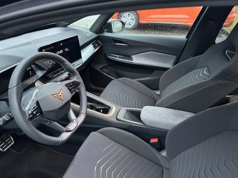 Used CUPRA Born 204ch L 58 kWh V / GPS / CAMERA / FULL LED / ACC / KEYLESS / TETE HAUTE / SIEGES CHAUFFANTS 2023 Bleu Aurore métallisé € 33989 in Haguenau